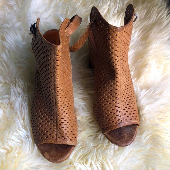 Lucky Brand Open Toed Leather Wedges - Picture 4 of 7